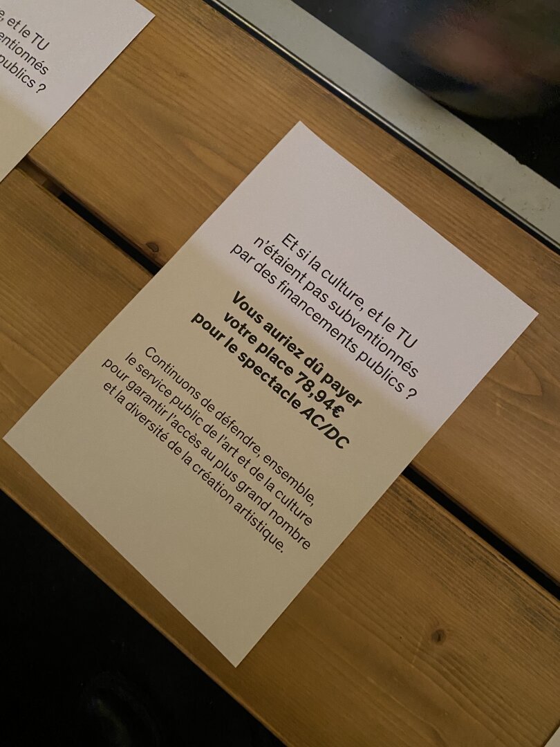 Et si la culture et le TU n’étaient pas subventionnées par des financements publics ? Vous auriez du payer votre place 78,94€ pour le spectacle AC/DC. Continuons de défendre, ensemble, le service public de l’art et de la culture pour garantir l’accès au plus grand nombre et la diversité de la création artistique.