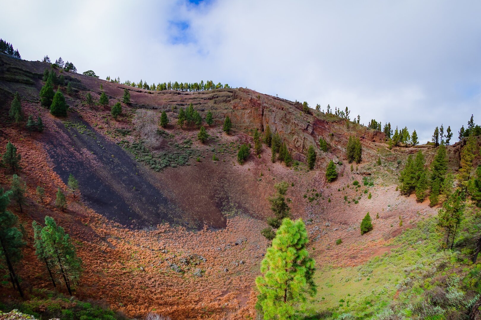 Photograph of the caldera de los Pinos de Galdar in Gran Canaria.

Photography, landscape, caldera, volcano, landscape photography, nature, beauty, canary islands.