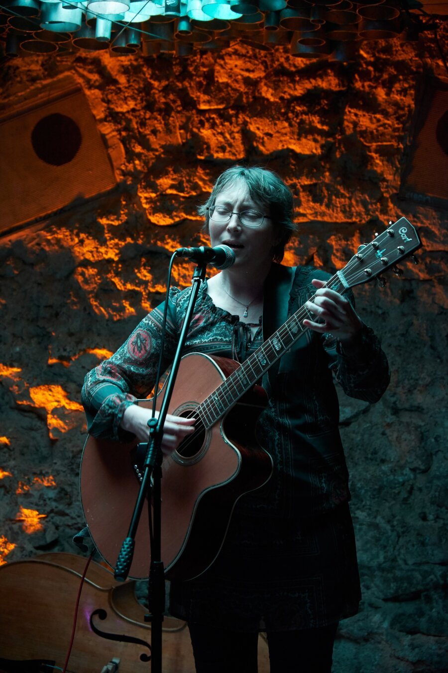 Me performing live on stage at Cave Heidelberg.