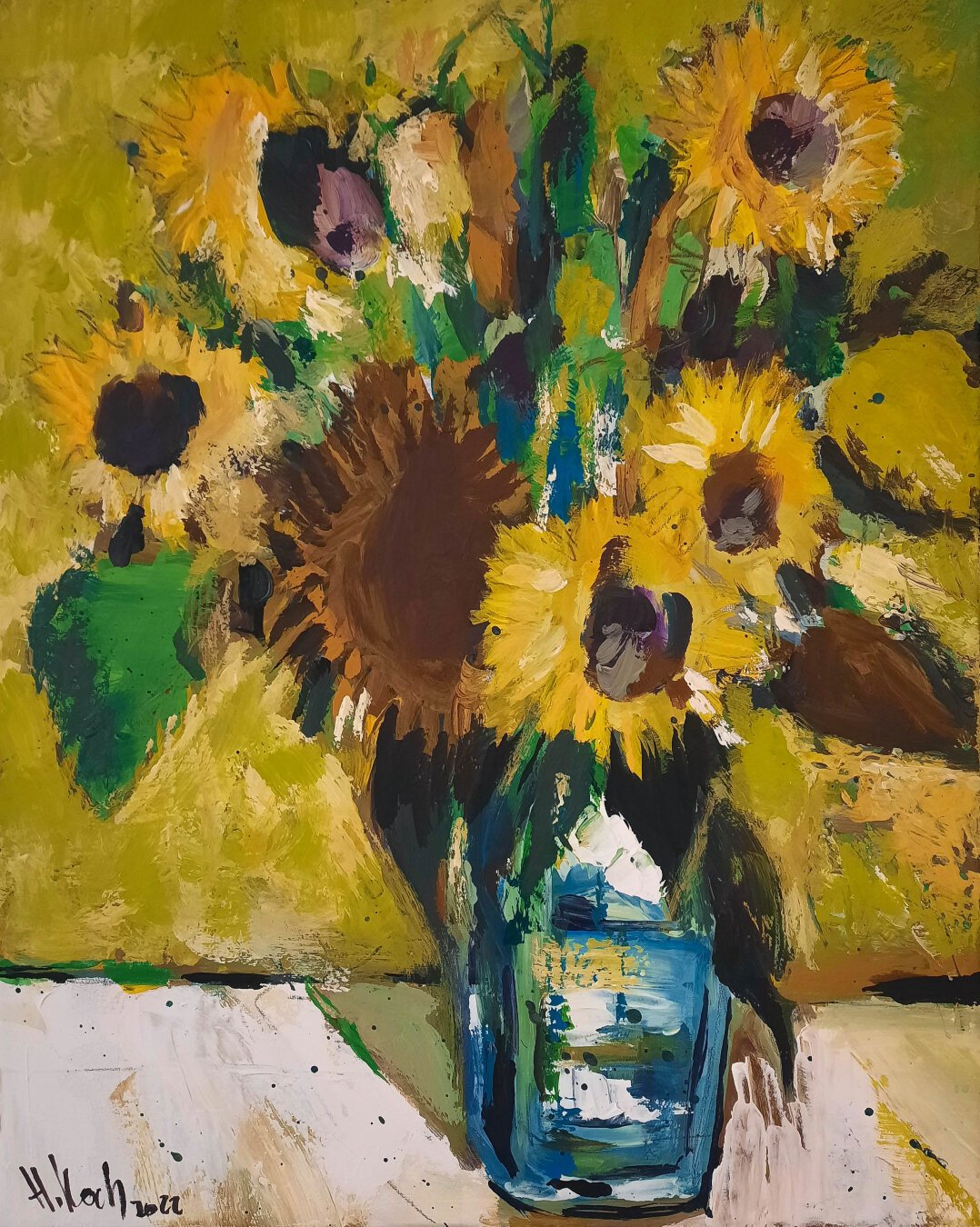 An acrylic painting with a blue vase full of sunflowers in various sizes and a few leaves. The background is painted in yellow, greenish tones that resemble the color of the sunflowers.

German:Ein Acrylgemälde mit einer blauen Vase voller Sonnenblumen in verschiedenen Größen und ein paar Blättern. Der Hintergrund ist in gelb-grünlichen Tönen gemalt, die der Farbe der Sonnenblumen ähneln.