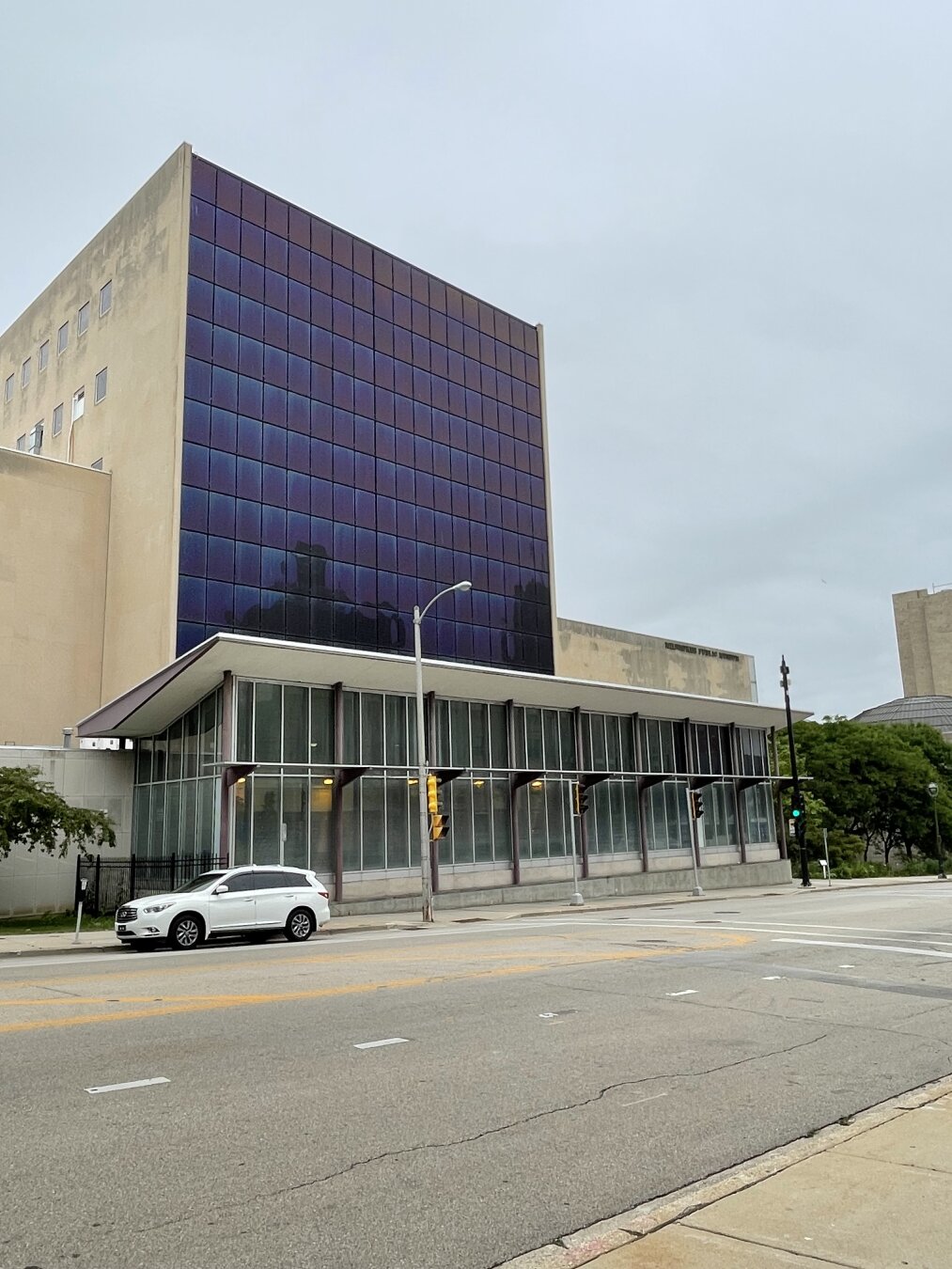 Iridescent building façade