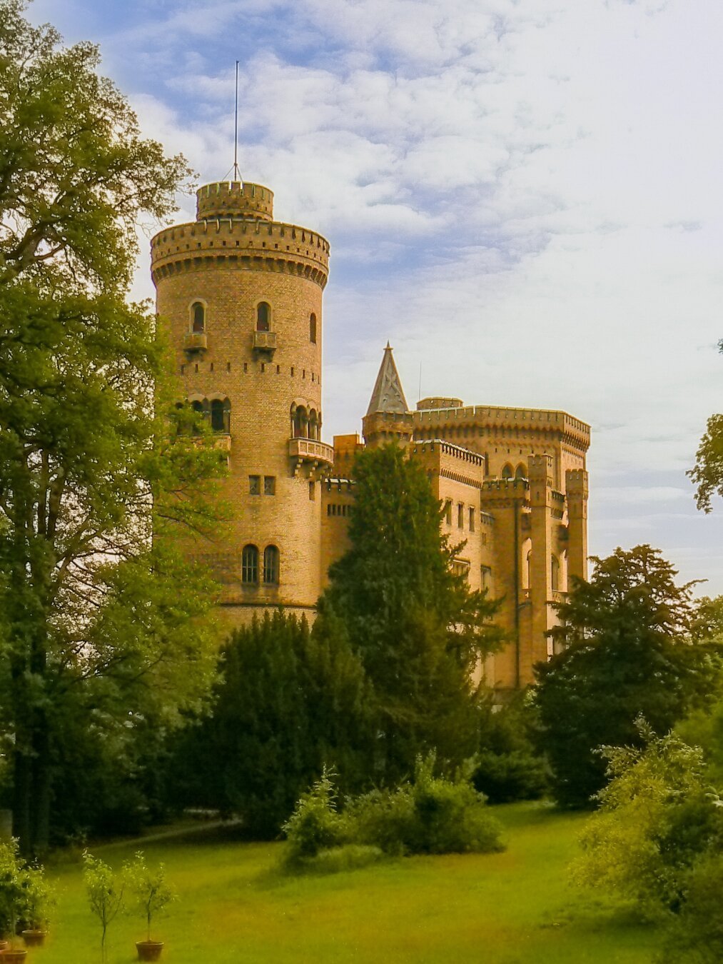Old picture of Schloss Babelsberg looking almost like a painting