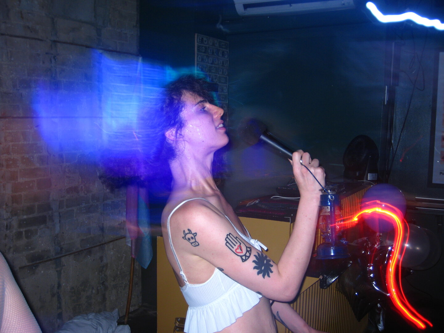 girls rituals performing at 3 dollar bill