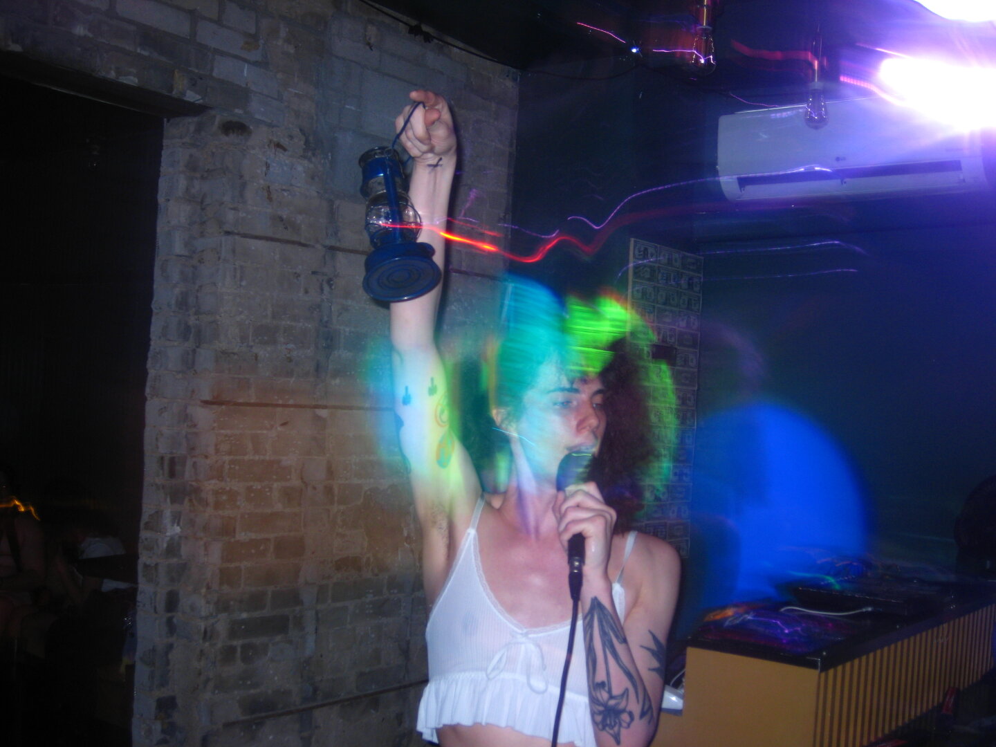 girls rituals performing at 3 dollar bill