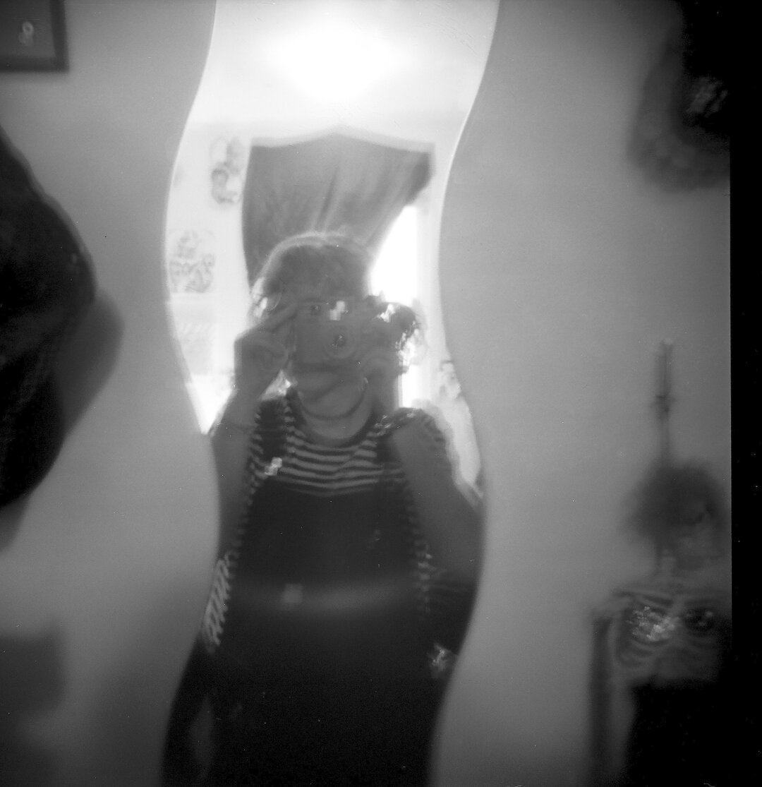 holga mirror selfie