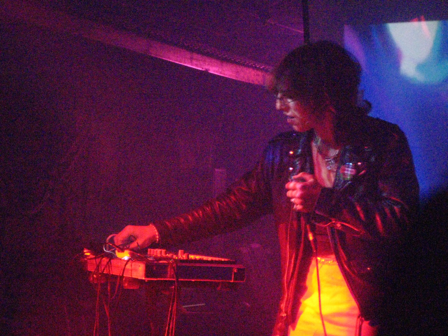 stella performing at handlebar