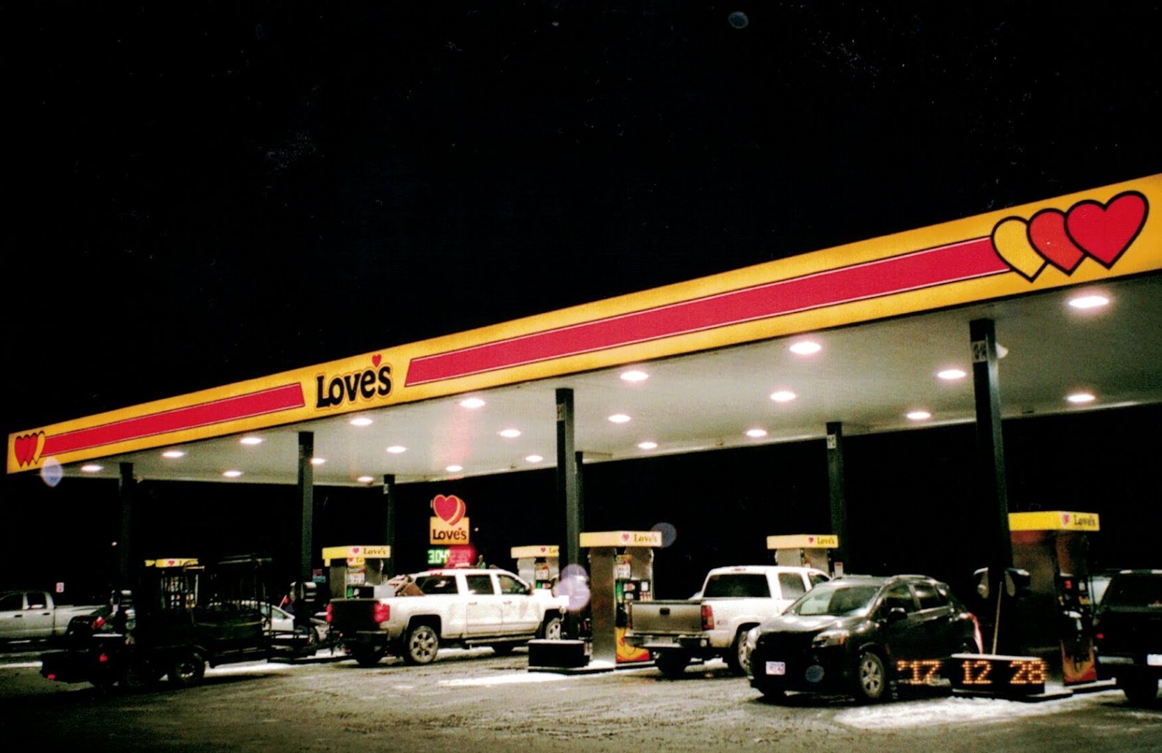 love's truck stop in wisconsin, 2017. pentax espio kodak gold 400