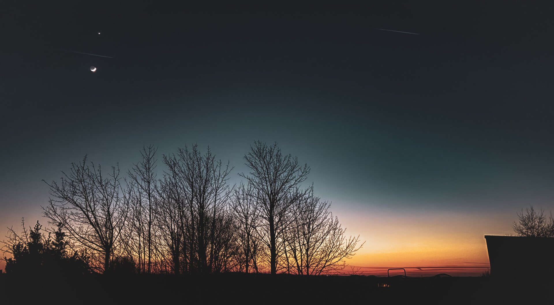 Picture of the sky where Venus is near the moon