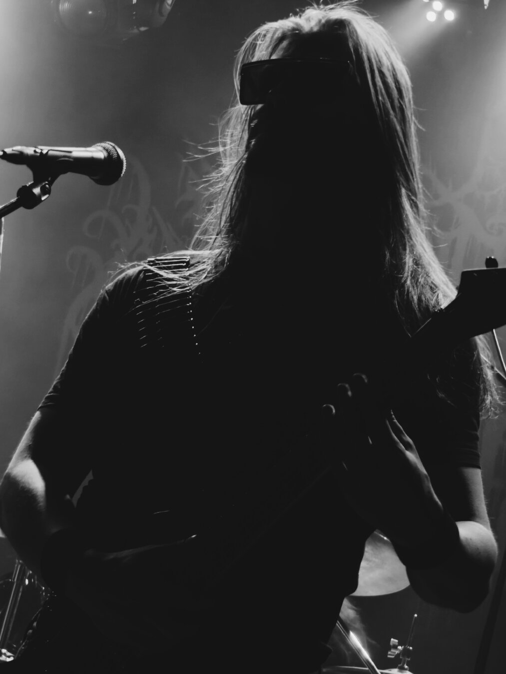 Joonatan Mäkinen, lead guitarist for Ashen Tomb, muting his guitar during an interlude on stage