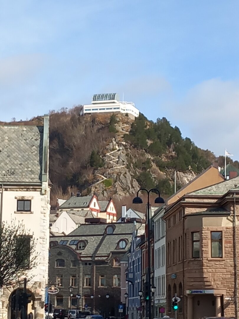 The viewpoint of previous picture. With sun.