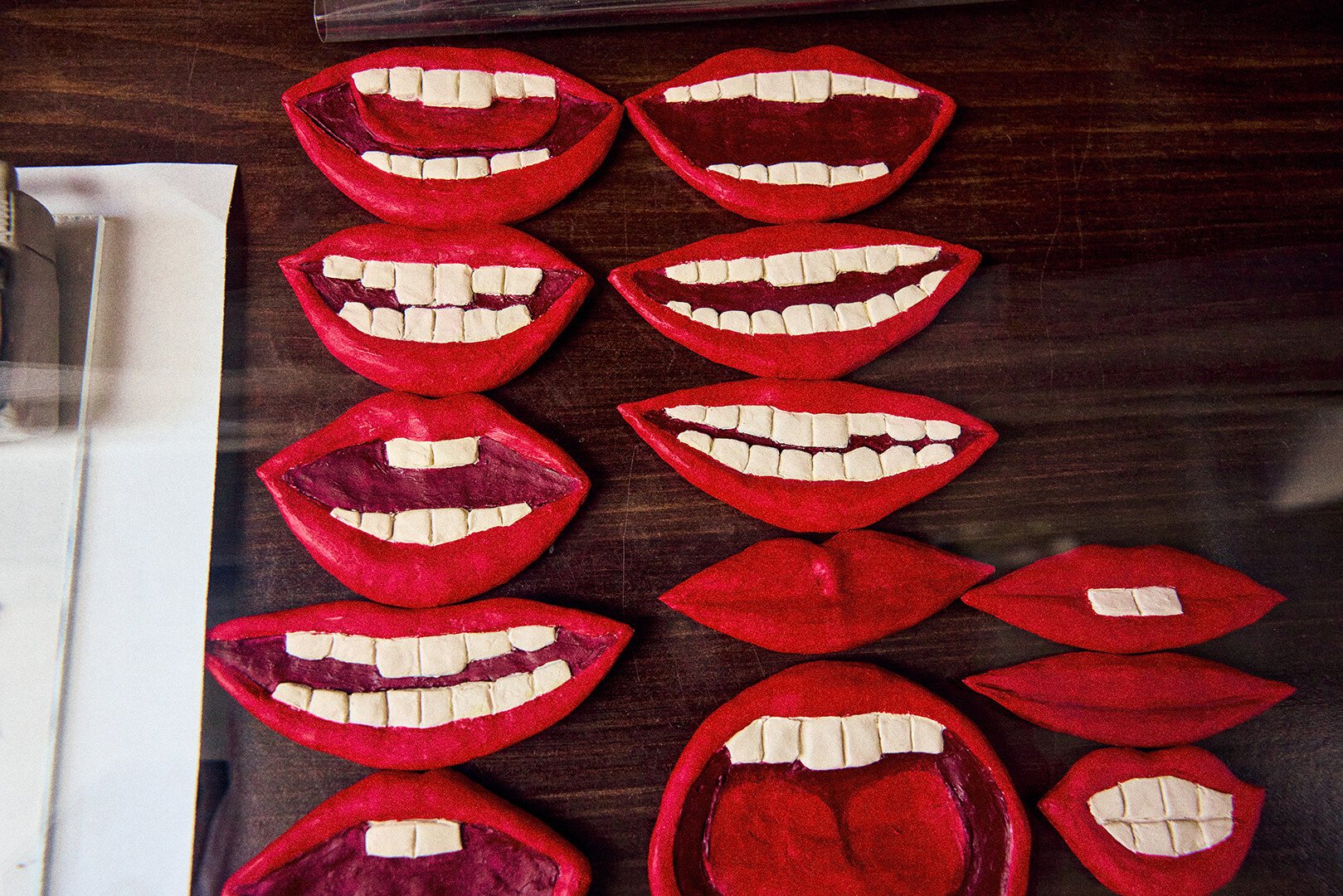 Large clay mouths on a wooden table