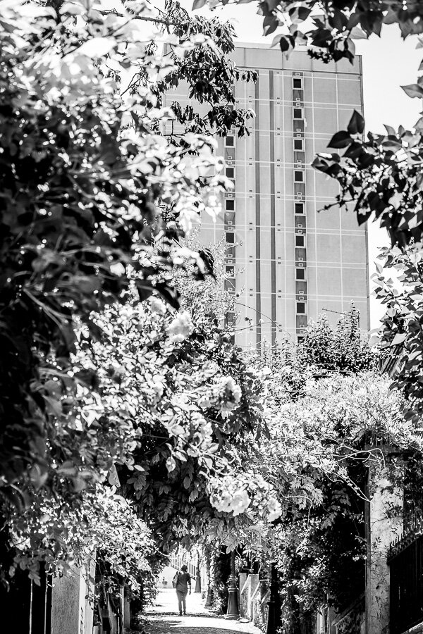 Dans le rétroviseur, Paris 2020, Quartier de la Mouzaïa, Scène de vie urbaine. Photographie Vincent Dufrène