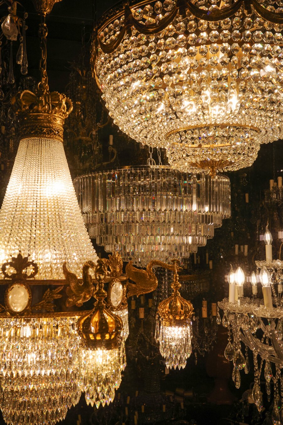 Viele Kronleuchter