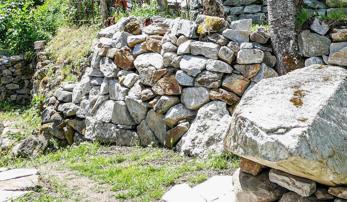 stone wall stones