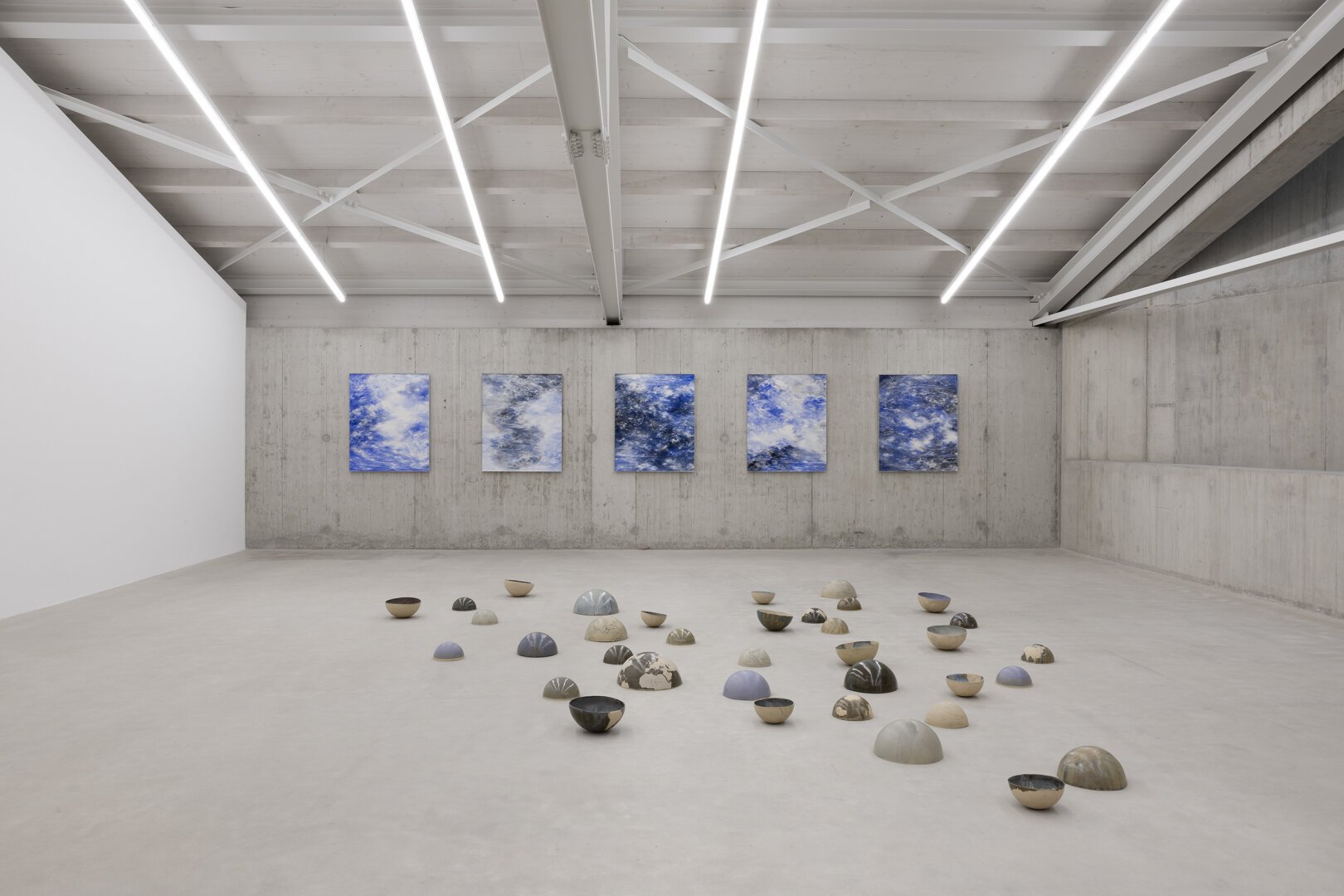 Julia Steiner
into the blue I-V, 2022, gouache on cardboard, aluminium 
Welten, 2023 ceramic
exhibition view @kunsthausbaselland
photo: Gina Folly