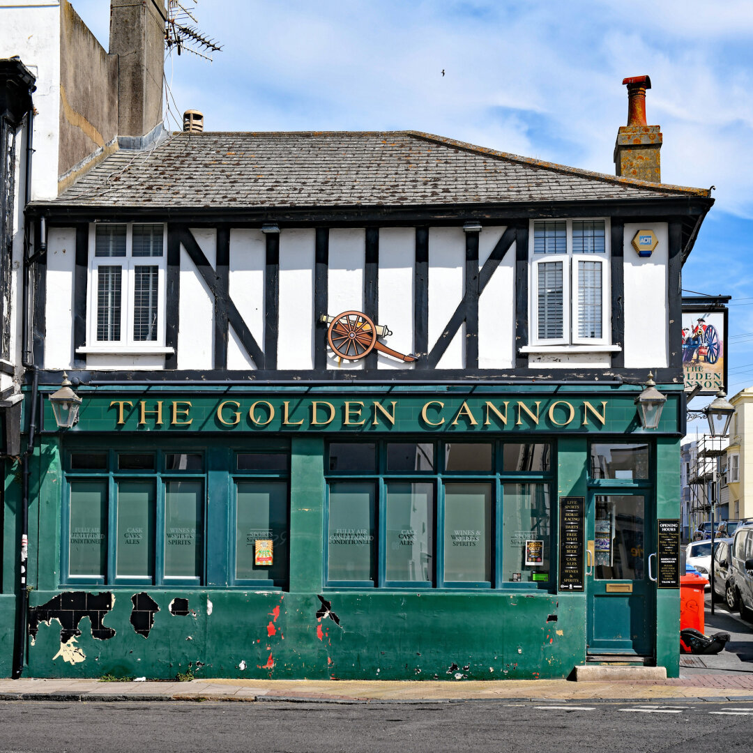 Public house said to have been at this location by 1851. Archives indicate it was tied to brewers Smithers & Sons Ltd until 1929, thereafter Tamplins & Sons Ltd until 1963. It's had a mock Tudor makeover at some point, perhaps at the change of brewery ownership. St George’s Road, Kemptown, City of Brighton & Hove.
