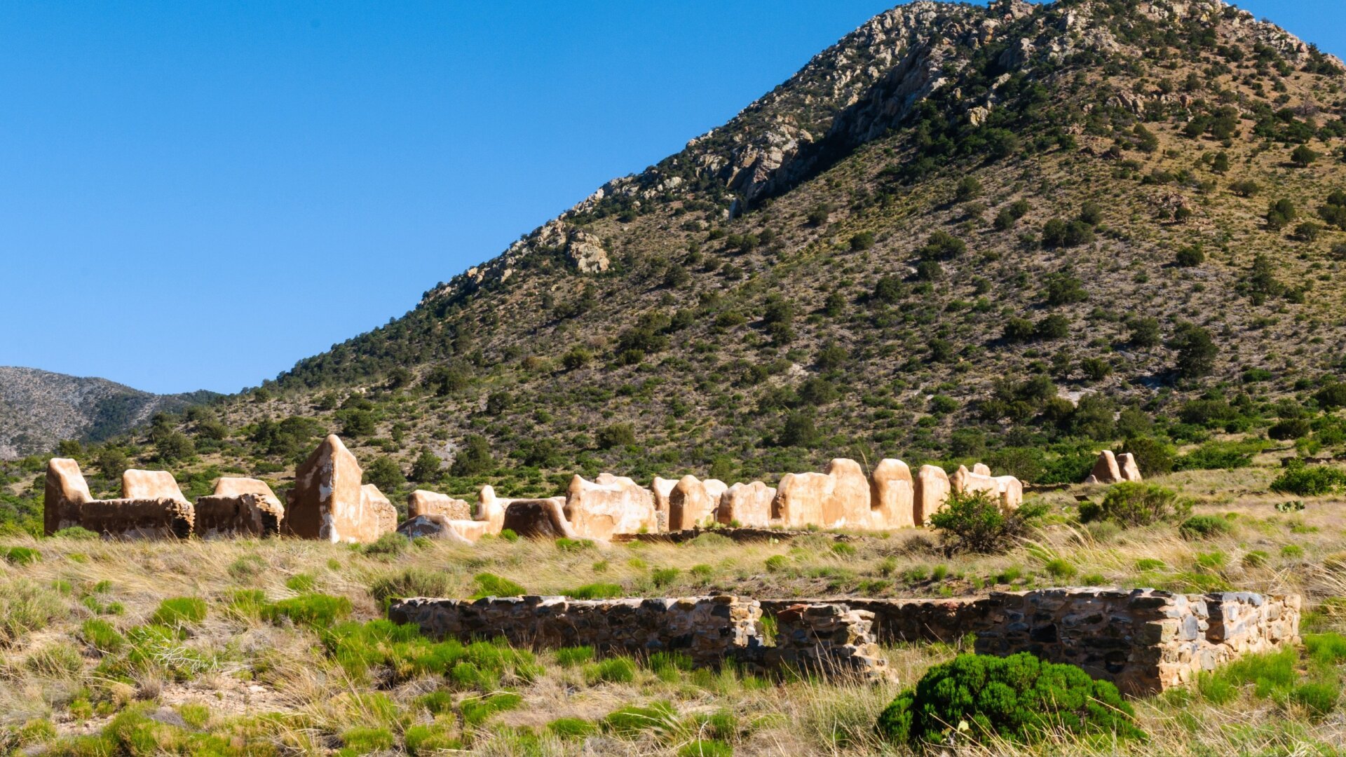 🌞 The Best Weather Winners of Last Week! 🏆✨ Who had the most perfect weather? Here’s the Top 5: 🥇👇

1️⃣ Dos Cabezas, AZ ☀️
2️⃣ Globe, AZ 🌄
3️⃣ Mescal, AZ 🌵
4️⃣ El Cerro, NM 🌞
5️⃣ Tome, NM 🌞

Fort Bowie near Dos Cabezas, is a historic site that preserves the story of Apache resistance and the U.S. Army outpost.

#arizona #weather #nationalpark #sunshine #outdoors #hiking