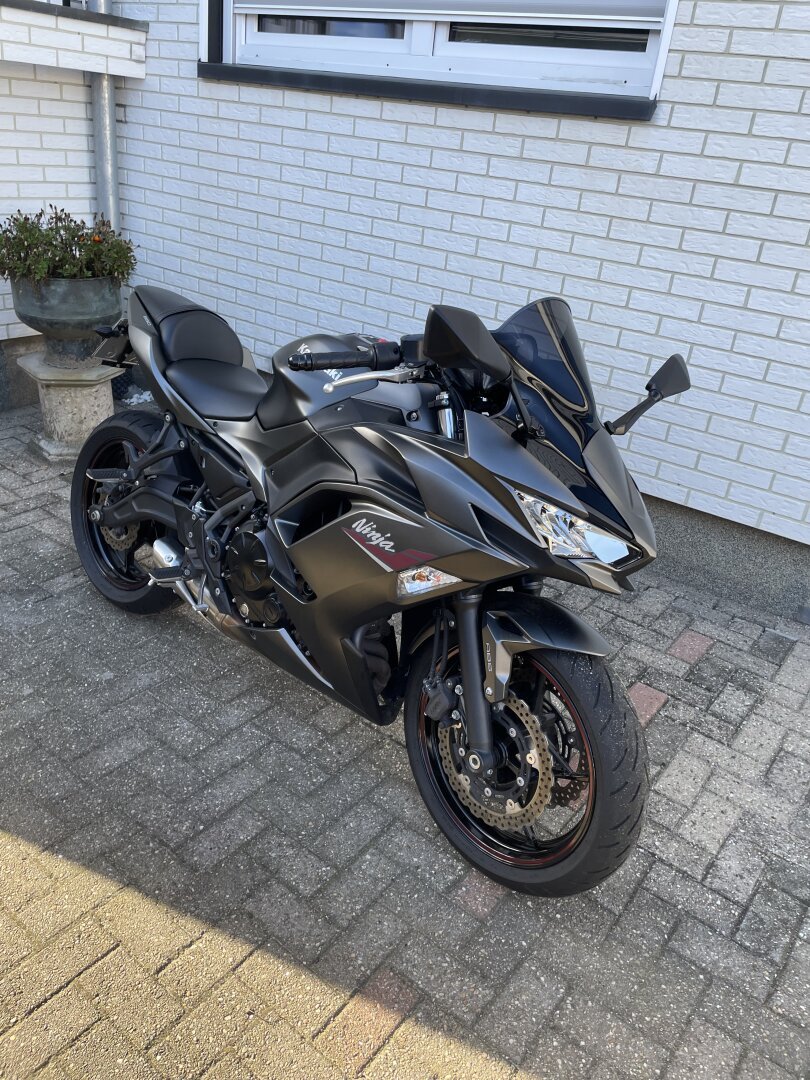 A picture of a Motorbike (Black Kawasaki Ninja 650)