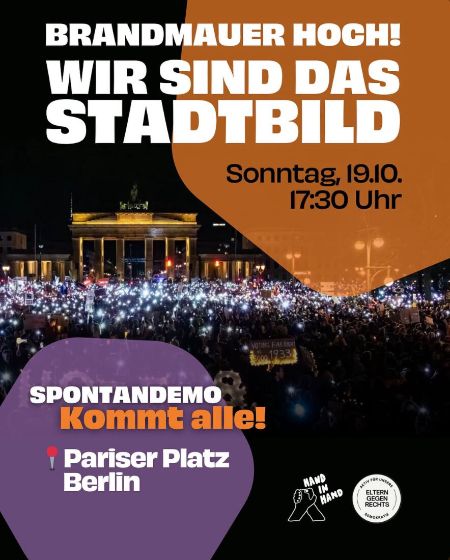 Bild für eine Spontandemo vor dem Brandenburger Tor in Berlin. Im Hintergrund ist das beleuchtete Tor und eine große Menschenmenge mit Handylichtern zu sehen. Darüber steht in großen weißen und orangen Buchstaben: „Brandmauer hoch! Wir sind das Stadtbild. Sonntag, 19.10., 17:30 Uhr. Spontandemo – Kommt alle! 📍Pariser Platz Berlin“. Unten sind die Logos der Initiativen Hand in Hand und Eltern gegen Rechts abgebildet.