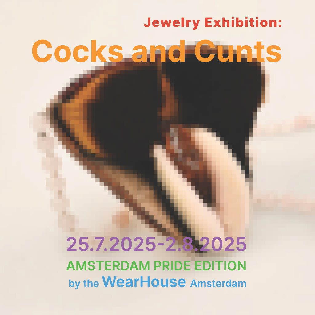 Aankondiging van tentoonstelling in Amsterdamse galerie the WearHouse. Tekst over een afbeelding in grote pixels.