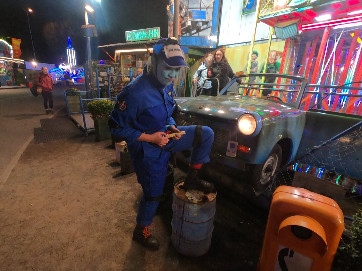 Behind the scenes havin fun on a video shoot for Blastrokätz (blastrokatz.hotglue.me)