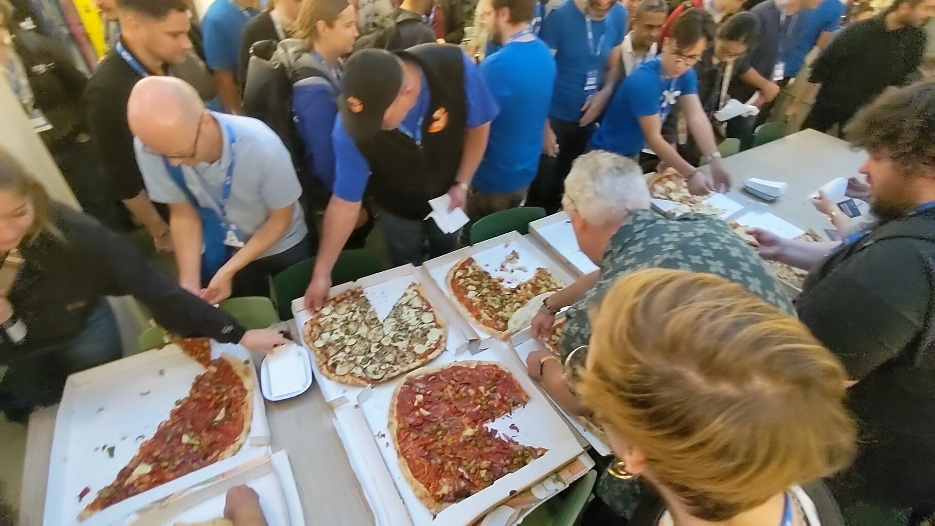 #NextcloudConf25 pizza party