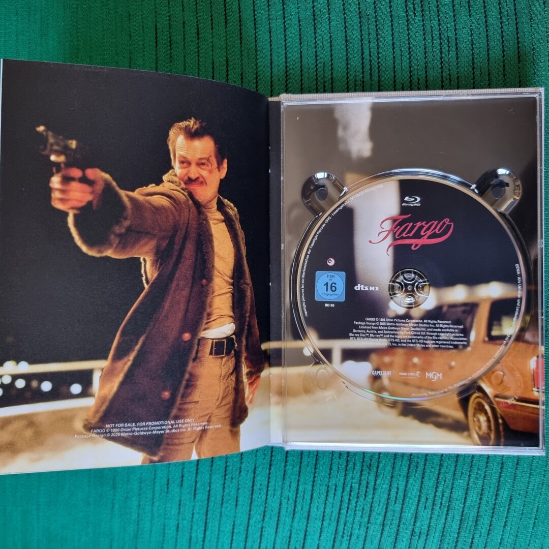 Last page with disc on right tray