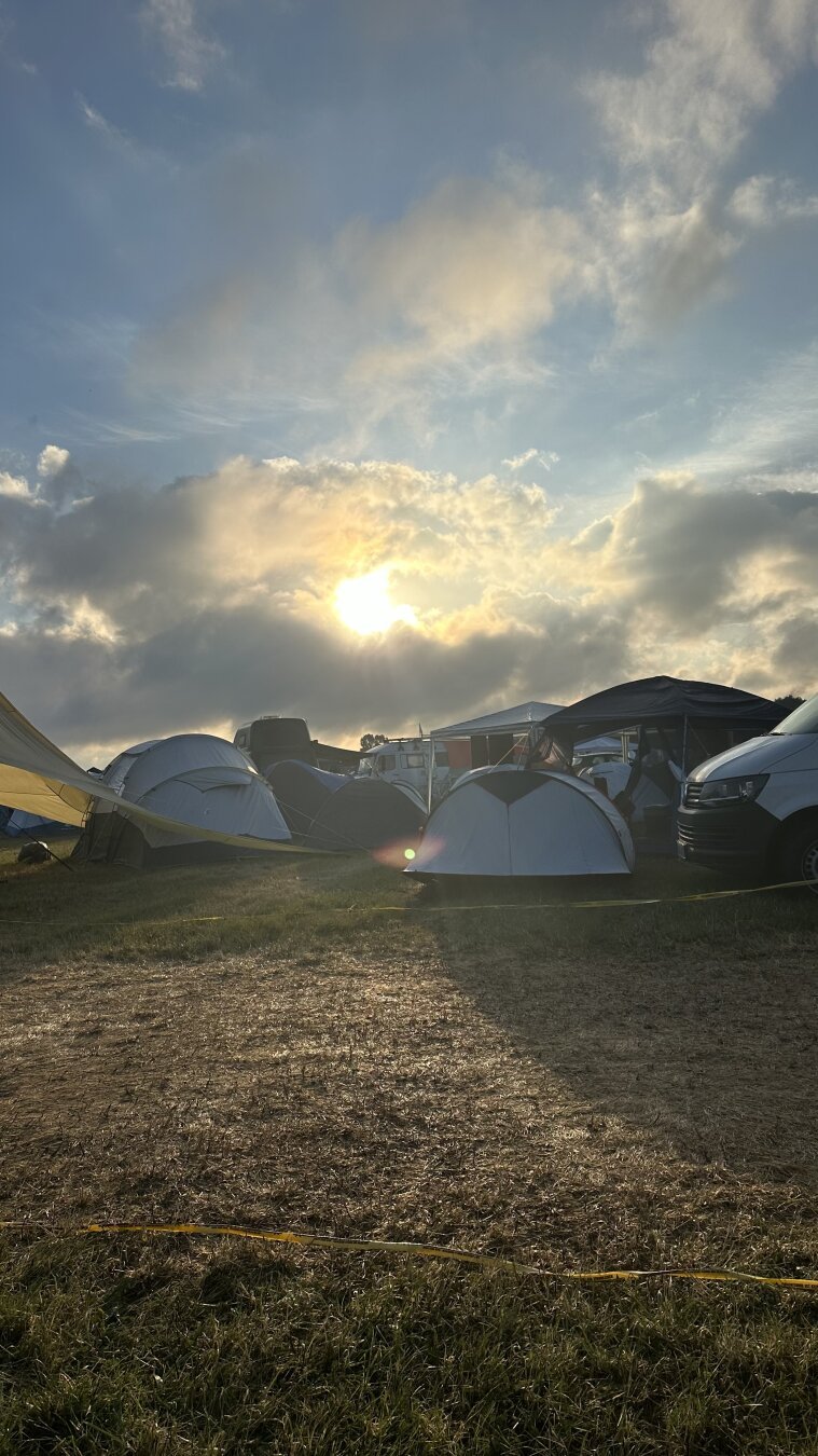 Sonnenaufgang auf dem Zeltplatz