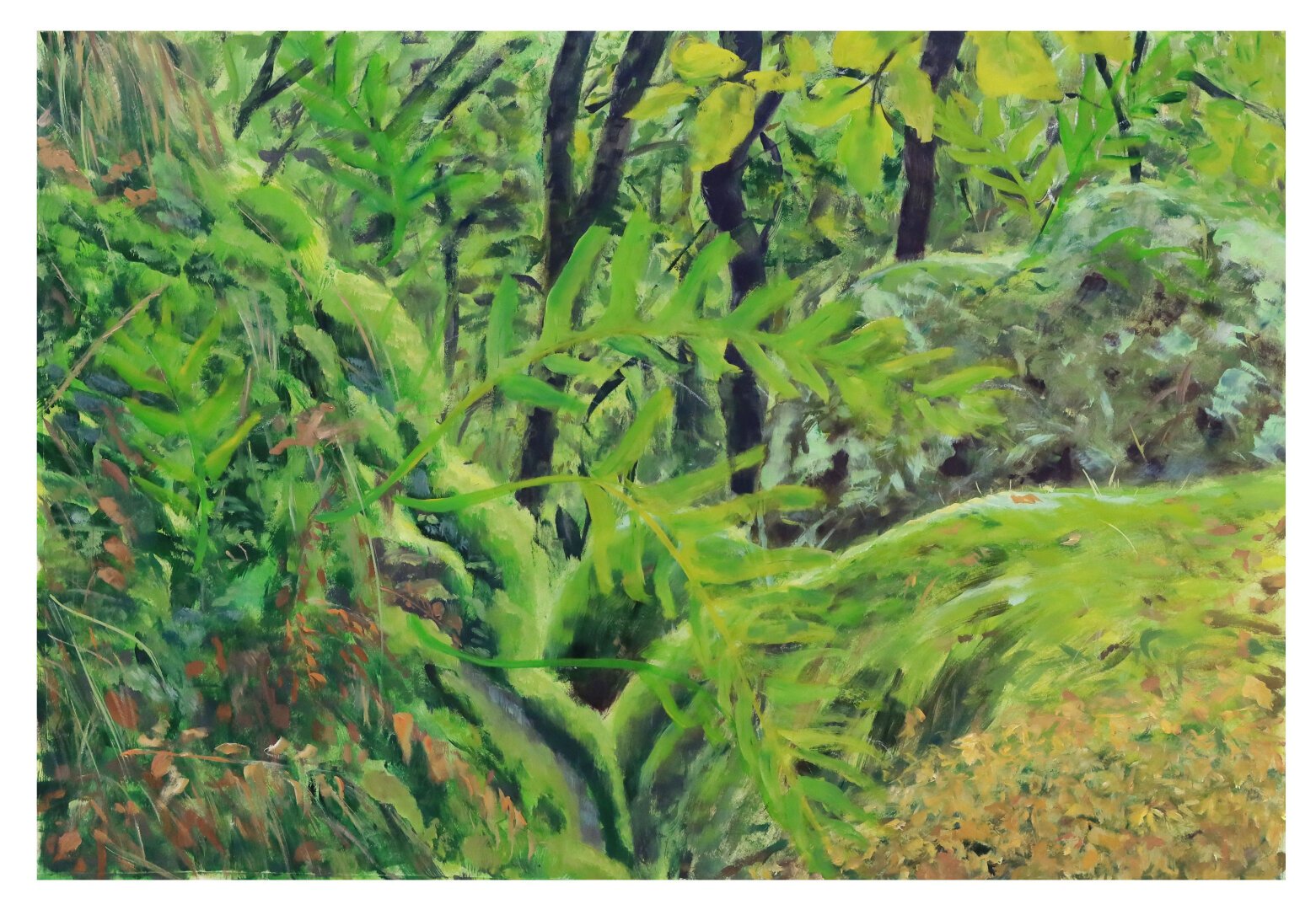 Le tableau est dans des ton verts et présente un paysage de sous-bois avec des mousses, des fougères et des silhouettes de tronc d'arbres dans des tons bleus sombres à l'arrière-plan. Des touches d'herbes et feuilles sèches jaunes oranges et des mousses jaunes-oranges réhaussent l'ensemble