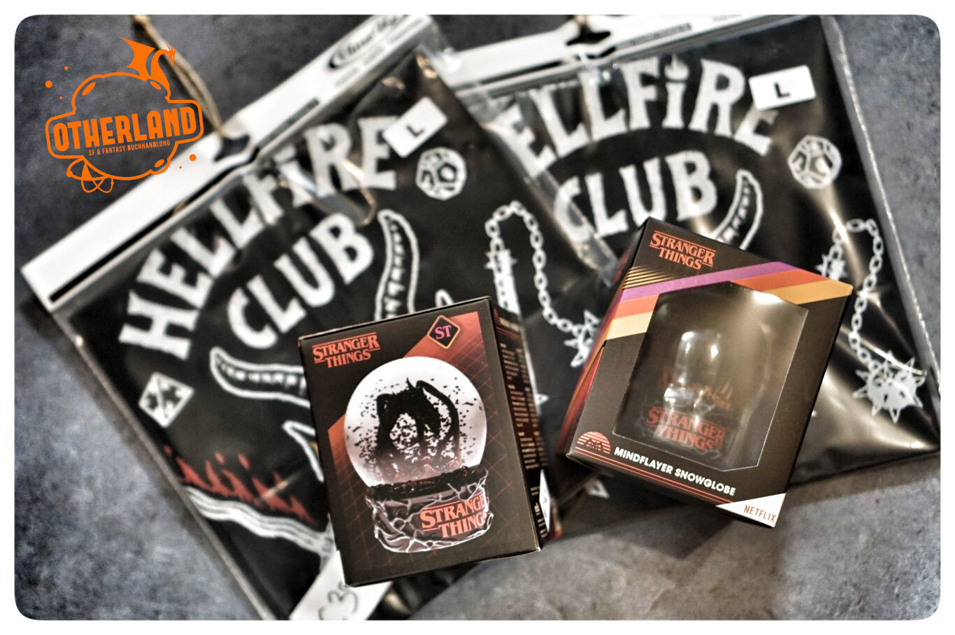 Stranger Things
wir haben noch ein paar ST-Devotionalien - T-Shirts, Schneekugeln und Schuhabstreifer.

Nur so lange Vorrat reicht.

Otherland -- upside and downside

#StrangerThings