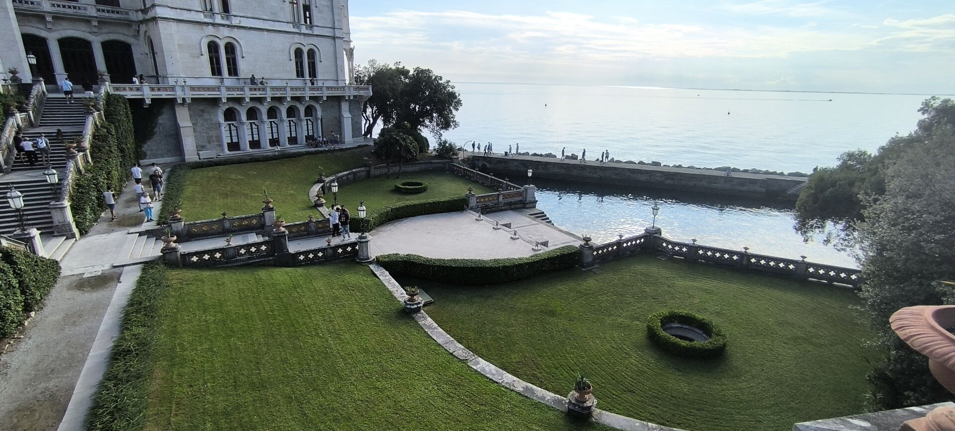 Castello Miramare, Trieste, Italia

#castello #castel #chateau #miramare #castellomiramare #trieste #italie #italia #italy