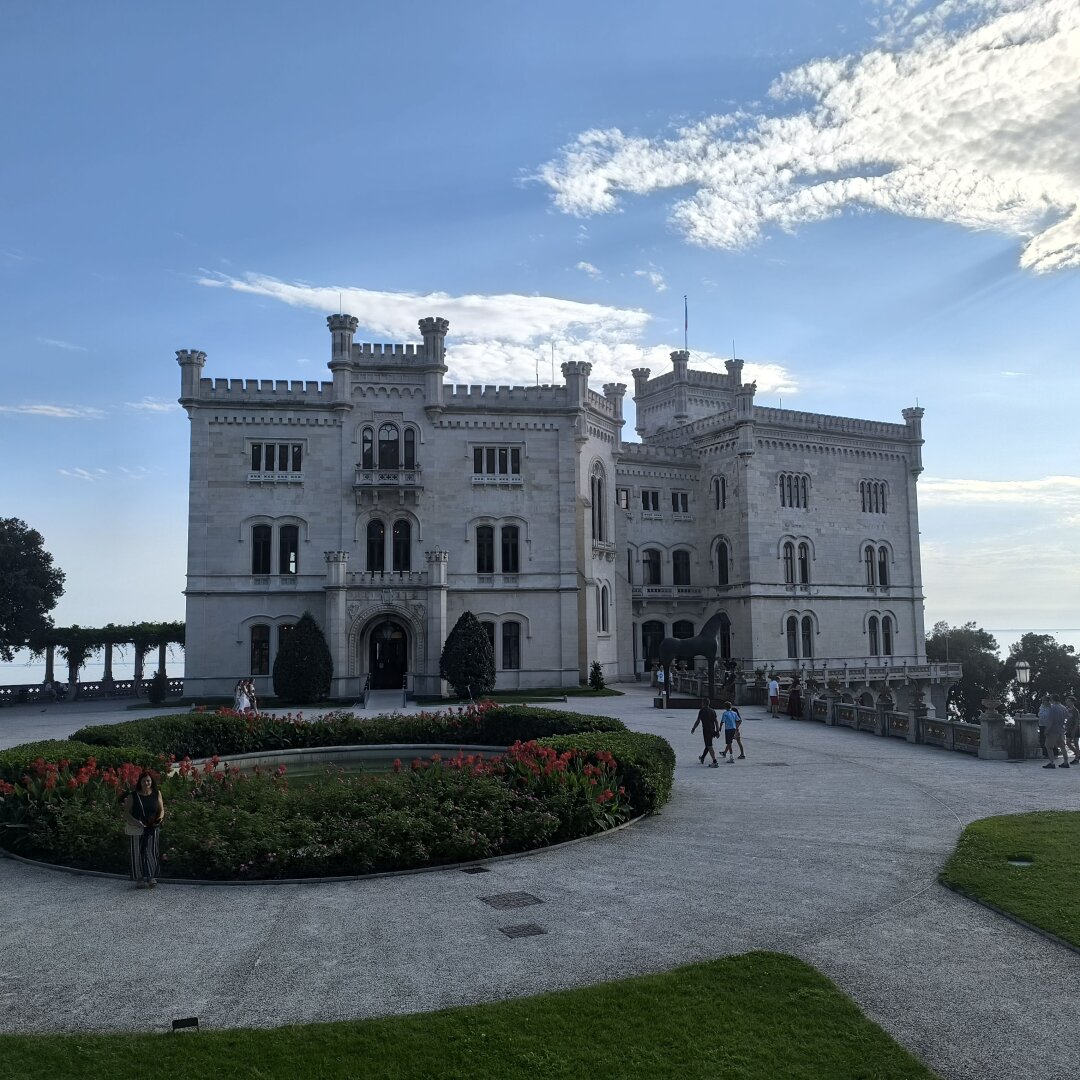 Castello Miramare, Trieste, Italia

#castello #castel #chateau #miramare #castellomiramare #trieste #italie #italia #italy
