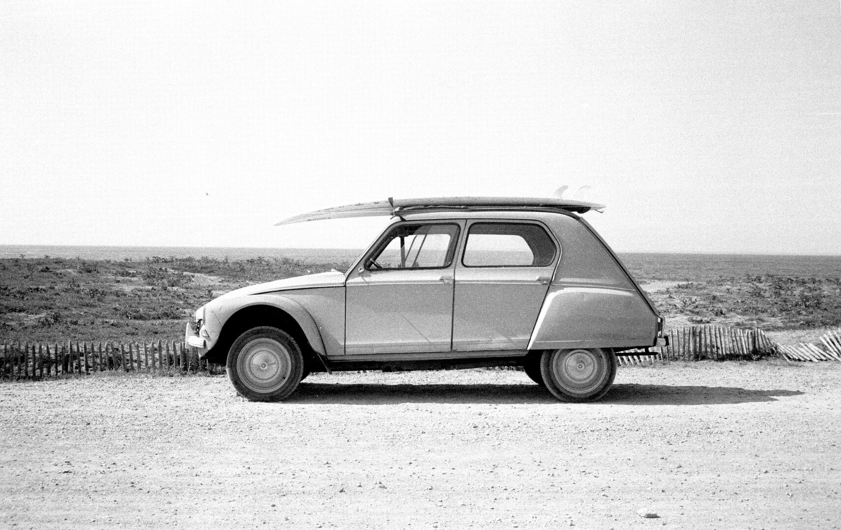 Ready to go surfing with this magnificent Citroën Dyane.
