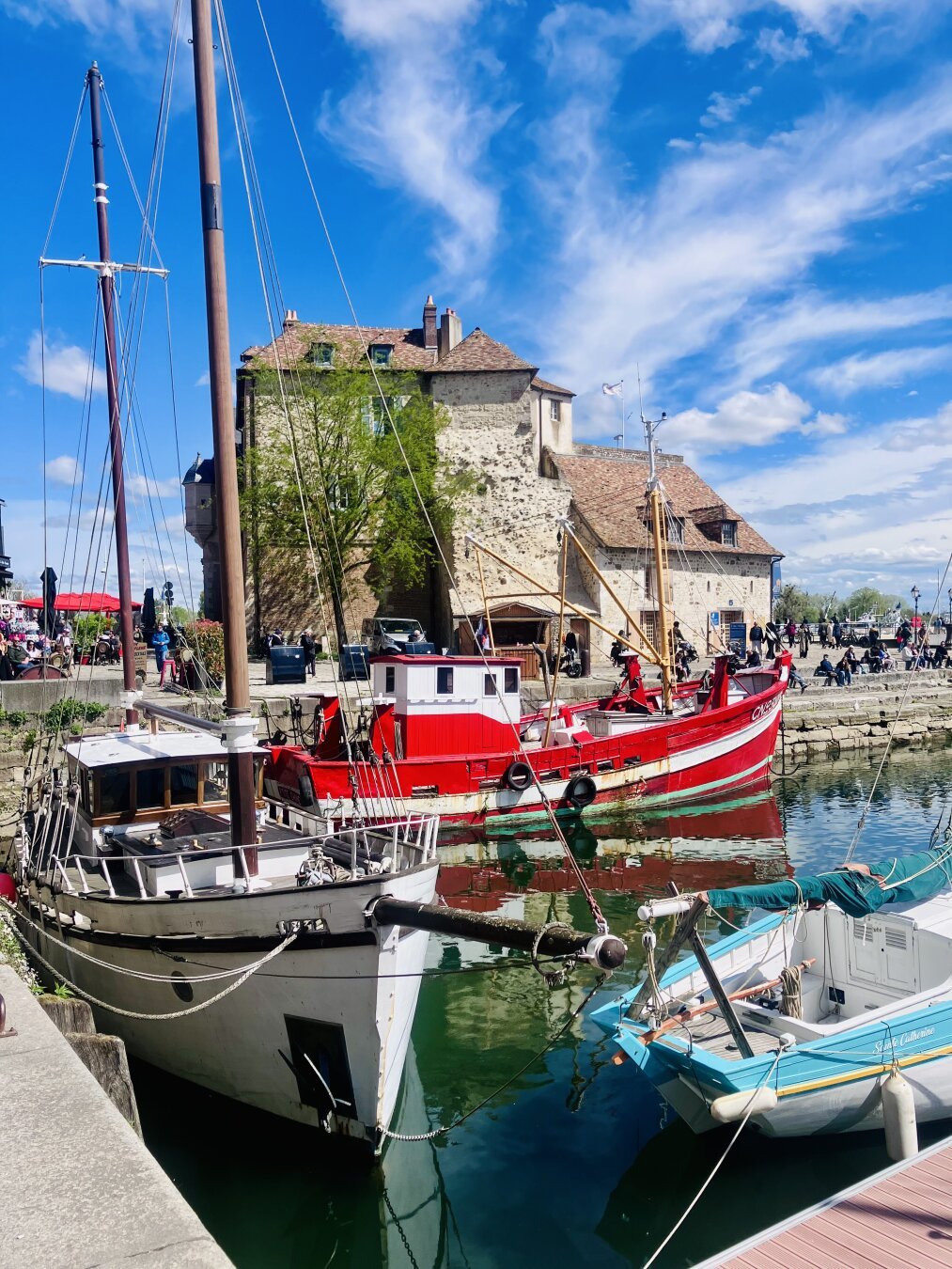 Vue de bateaux dans le port de Honfleur