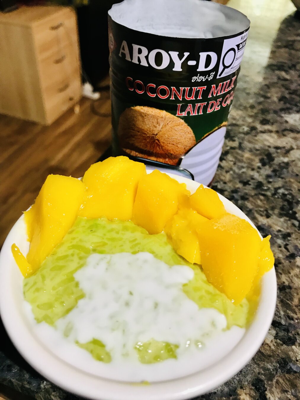Khao Niao Mamuang aka Thai Coconut Sticky Rice with Mango recipe from serious eats online. I adapted it with buko-pandan (coconut pandan) hence it’s green. This is freshly sliced mango from Mexico that we ripened from green a few days ago #dessert
