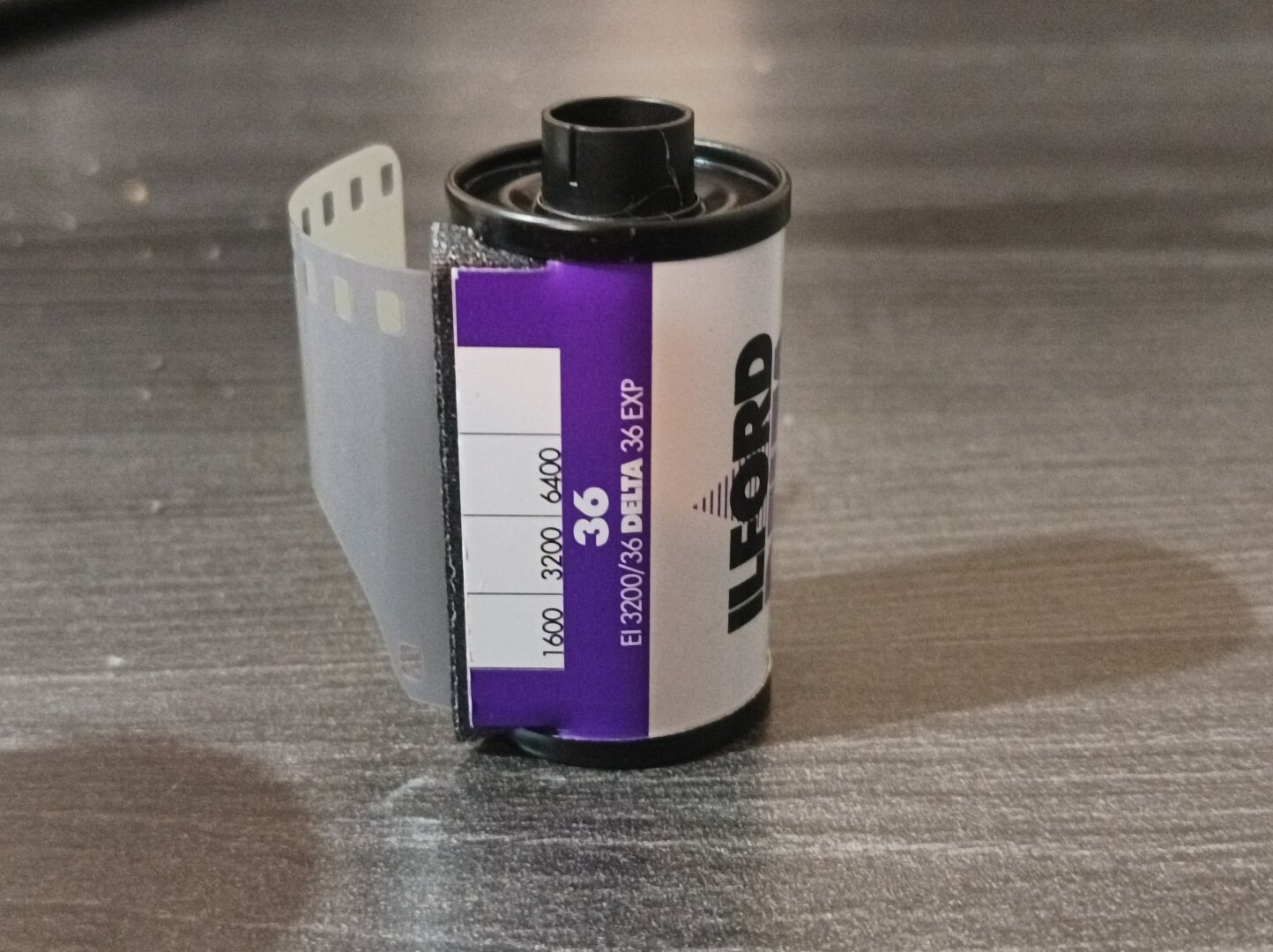 Picture of the same film roll but this time another part of it, that indictates the number of pictures you can take, 36, as well as several ISO values , 1600, 3200 and 6400.