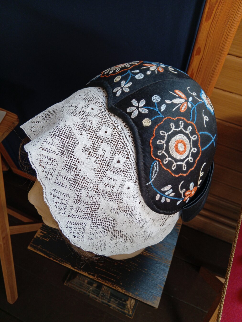 Stiffened lace cap