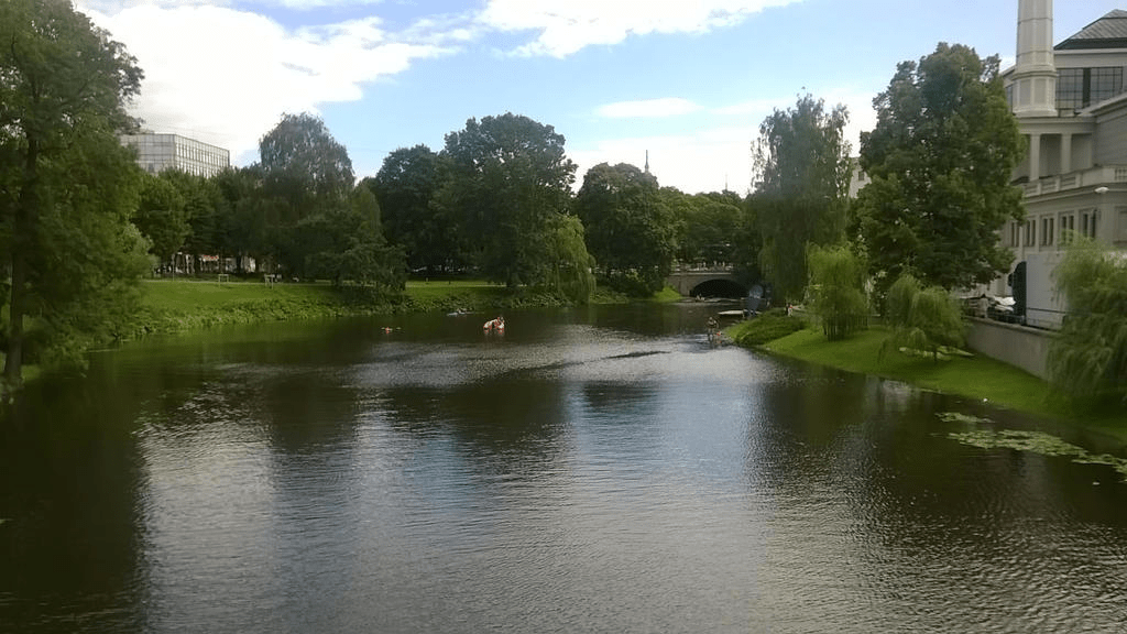 Shot of the other side of the canal from the bridge, with the Latvian National Opera on the right side