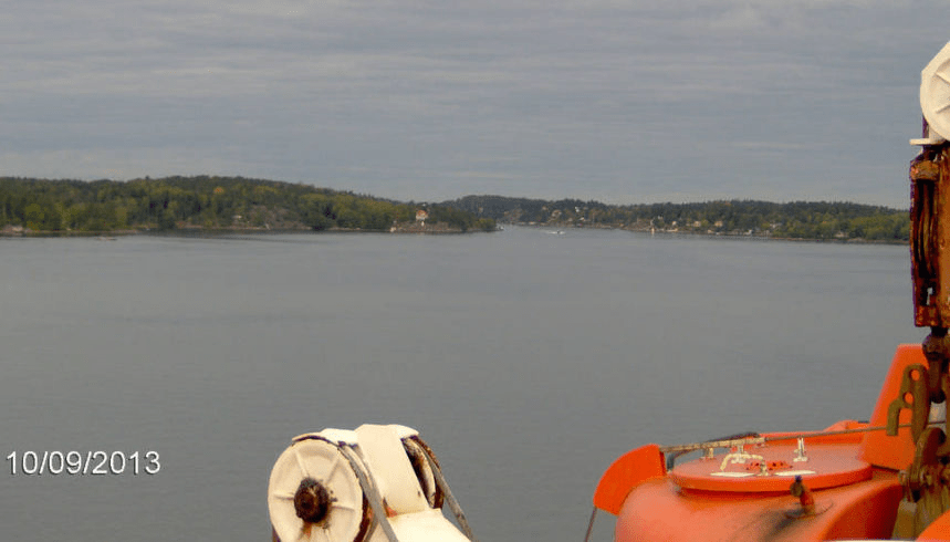 Photo taken fron the cruise ship, looking at the long sialdns in the Stockholm Bay