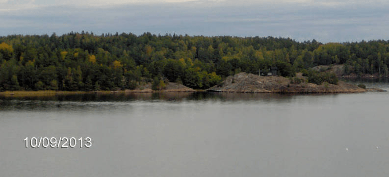 Long islands, covered in small forests, in the Stockholm Bay