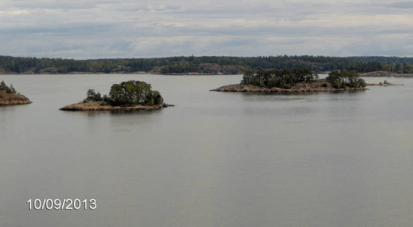 Small islands with some trees on them in the Stockholm Bay