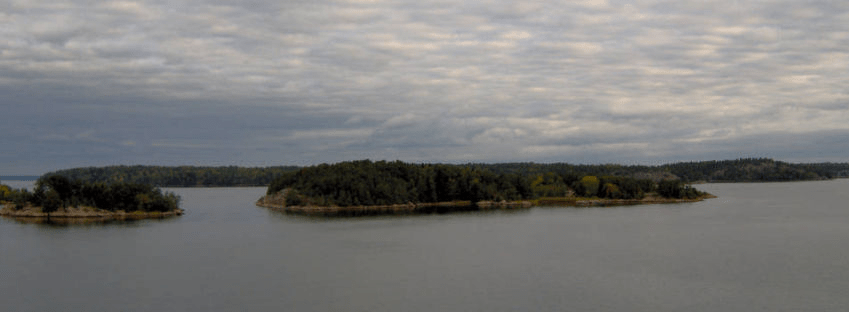 Islands in the bay into Stockholm