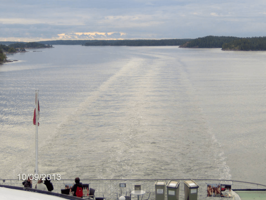 Photo taken fron the cruise ship, looking backwards, seeing the calm waters and the trail