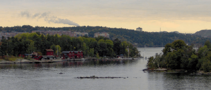 Photo of islands and homes in the Stockholm Bay