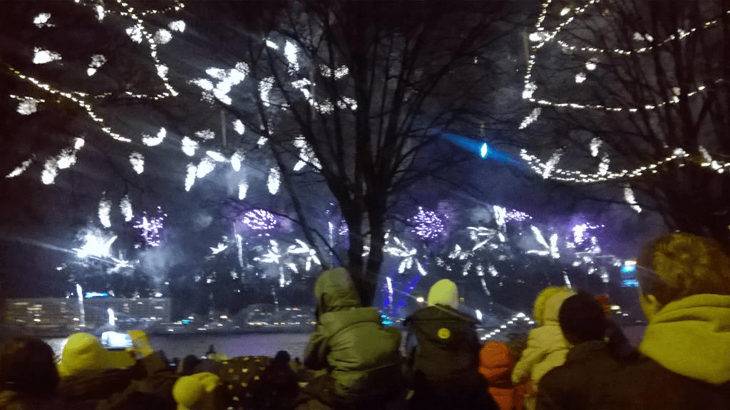 Shaky pic of fireworks popping and fizzling out