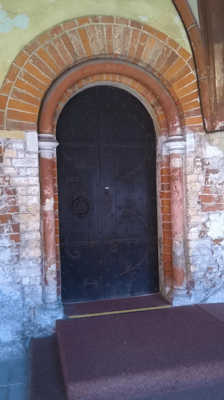 Old wooden door in the Doma Cathedral