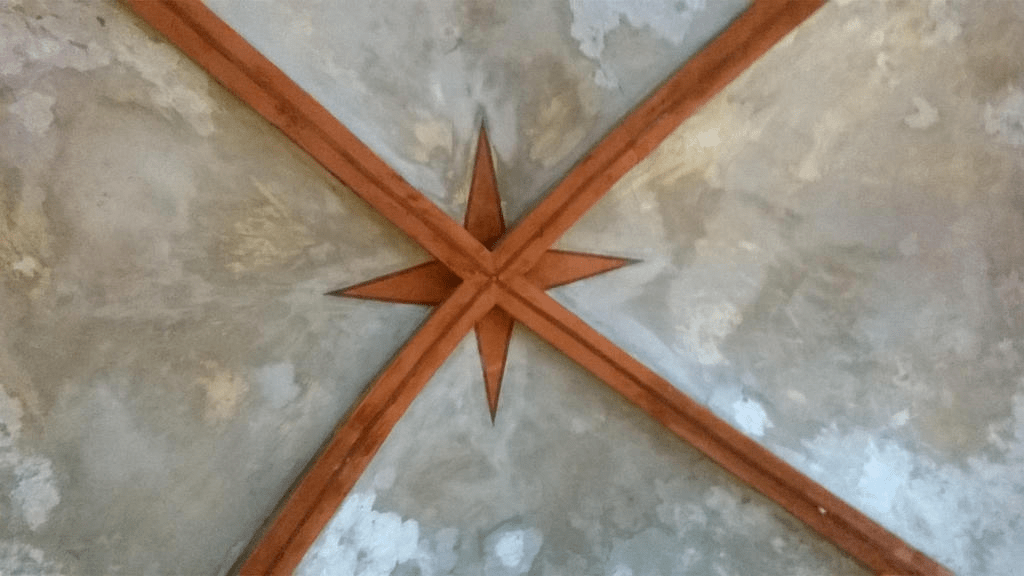 Ceiling of the cathedral hallway, where there is a four pointed star in the middle of the ceiling