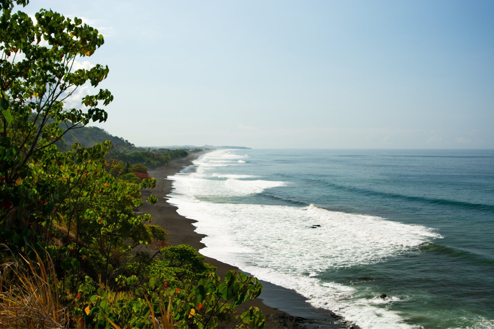 The ocean coast with waves