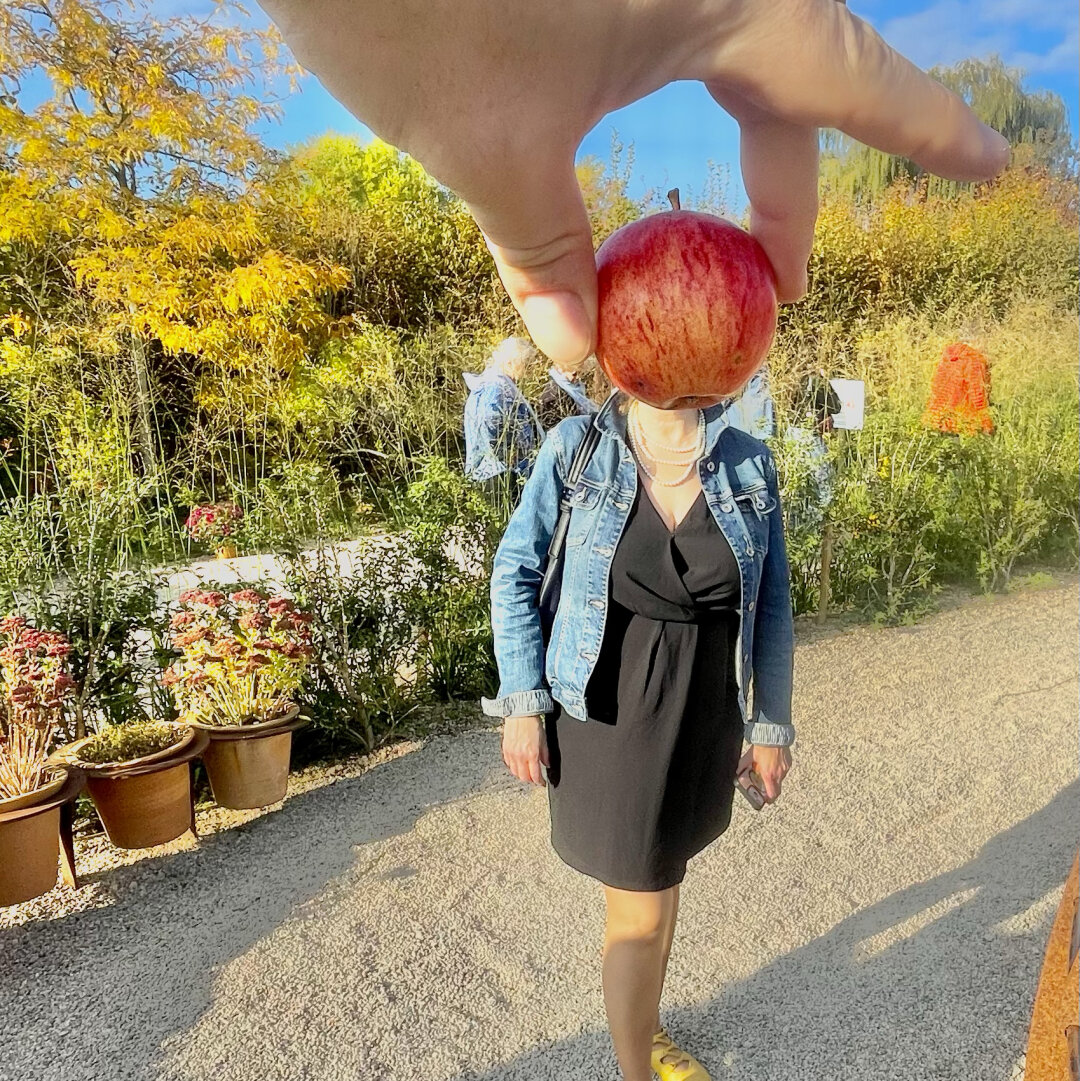 Femme à tête de pomme